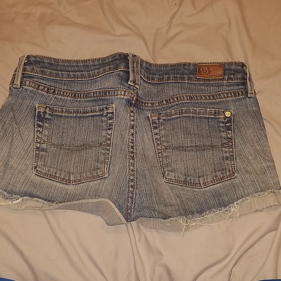 Cut off Jean shorts - Picture 2 of 4